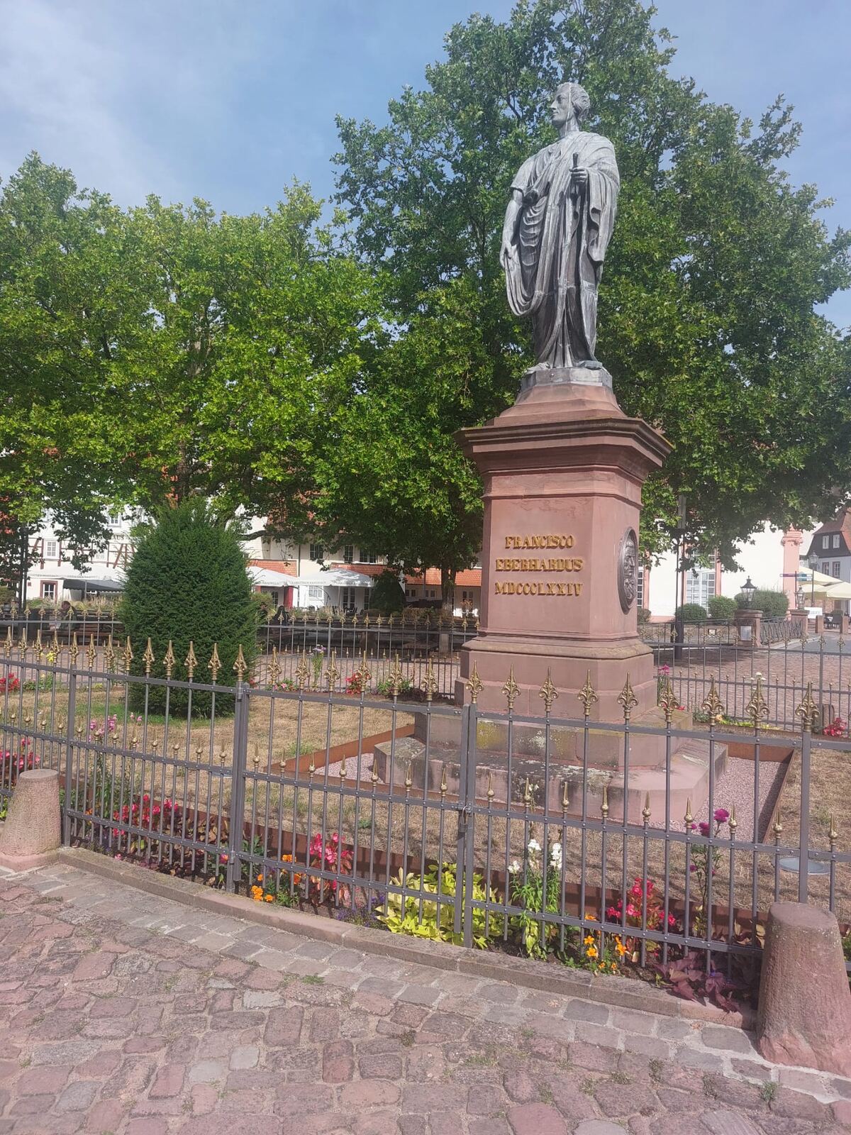 Denkmal von Graf Franz I. zu Erbach-Erbach auf dem Marktplatz in Erbach